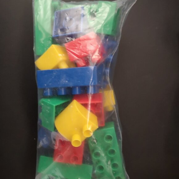 NIP 8 Packages (20 pcs. per package) Unbranded Multi Colored Building Blocks - Picture 2 of 2